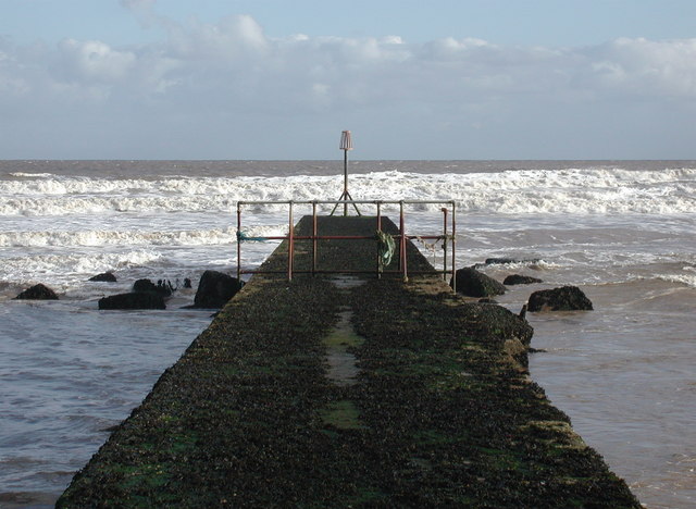 File:Barmston Main Drain - geograph.org.uk - 621456.jpg