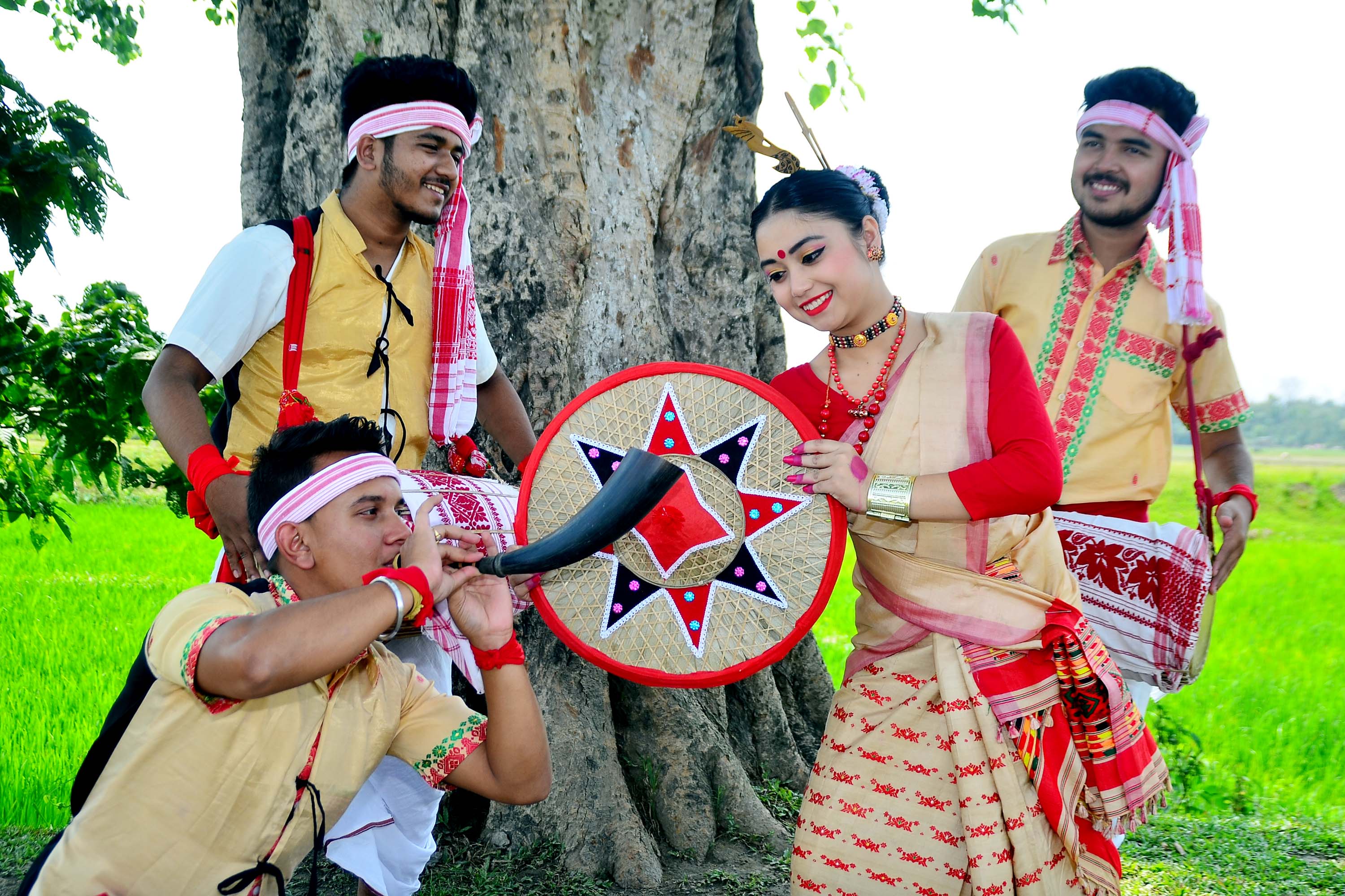 Bihu dancers hi-res stock photography and images - Alamy