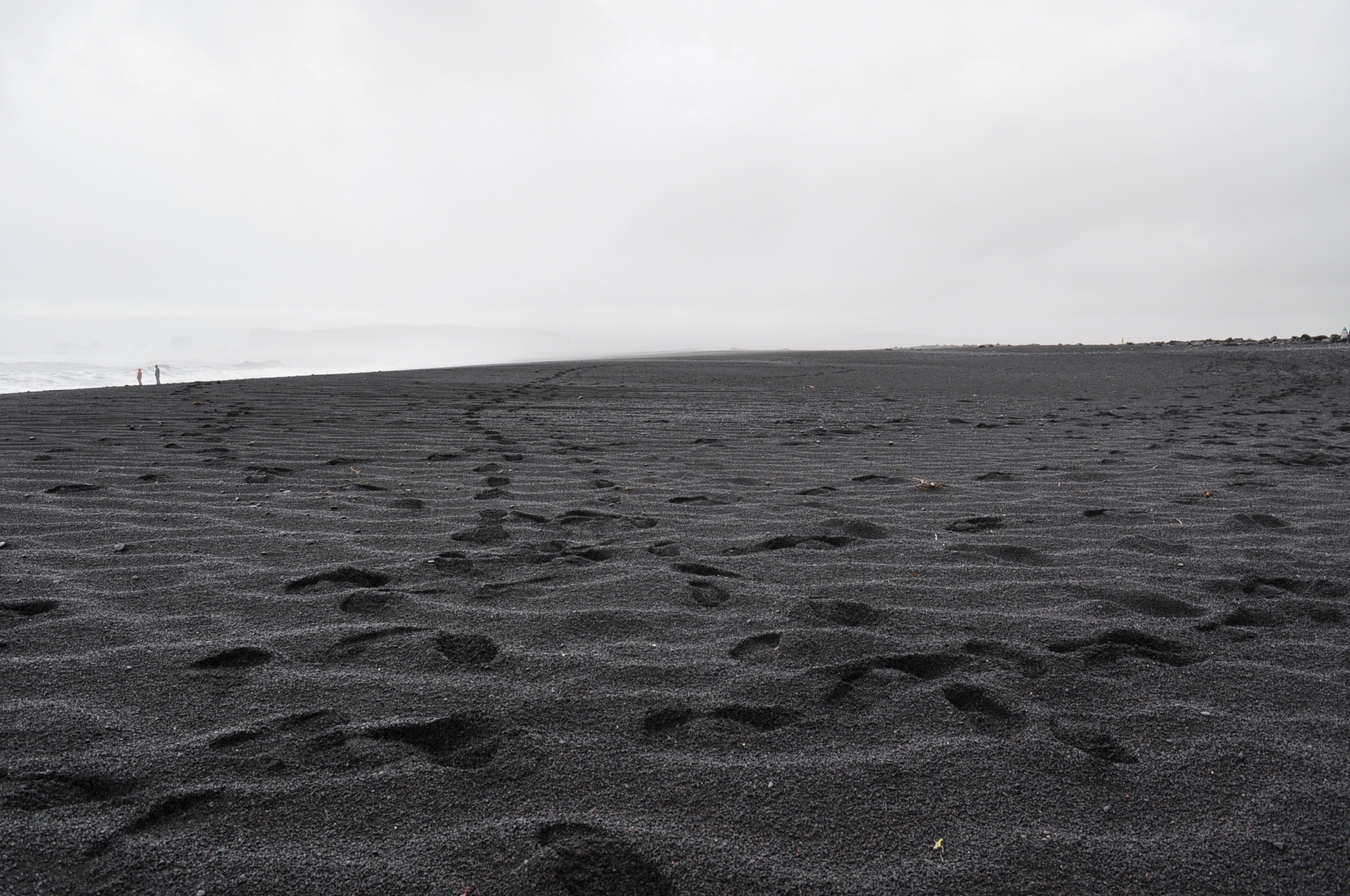 File Black Sand Beach In Vik I Myrdal Iceland Jpg Wikimedia Commons