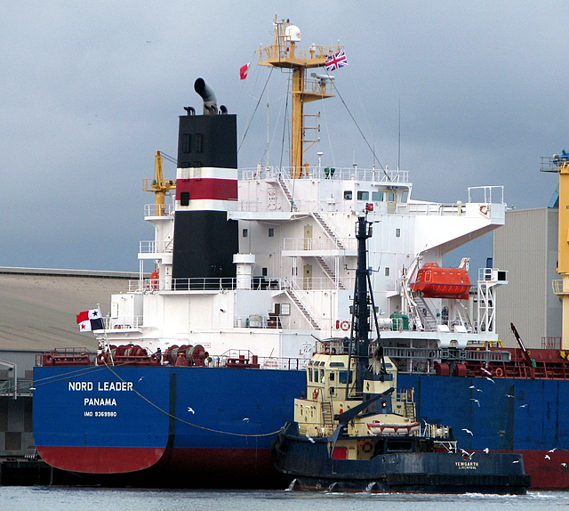 File:Bulk carrier 'Nord Leader' arriving in Belfast - geograph.org.uk - 1107314.jpg