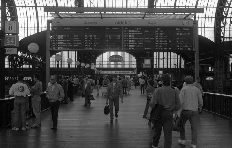 File:Bundesarchiv B 145 Bild-F078949-0037, Hamburg, Hauptbahnhof.jpg