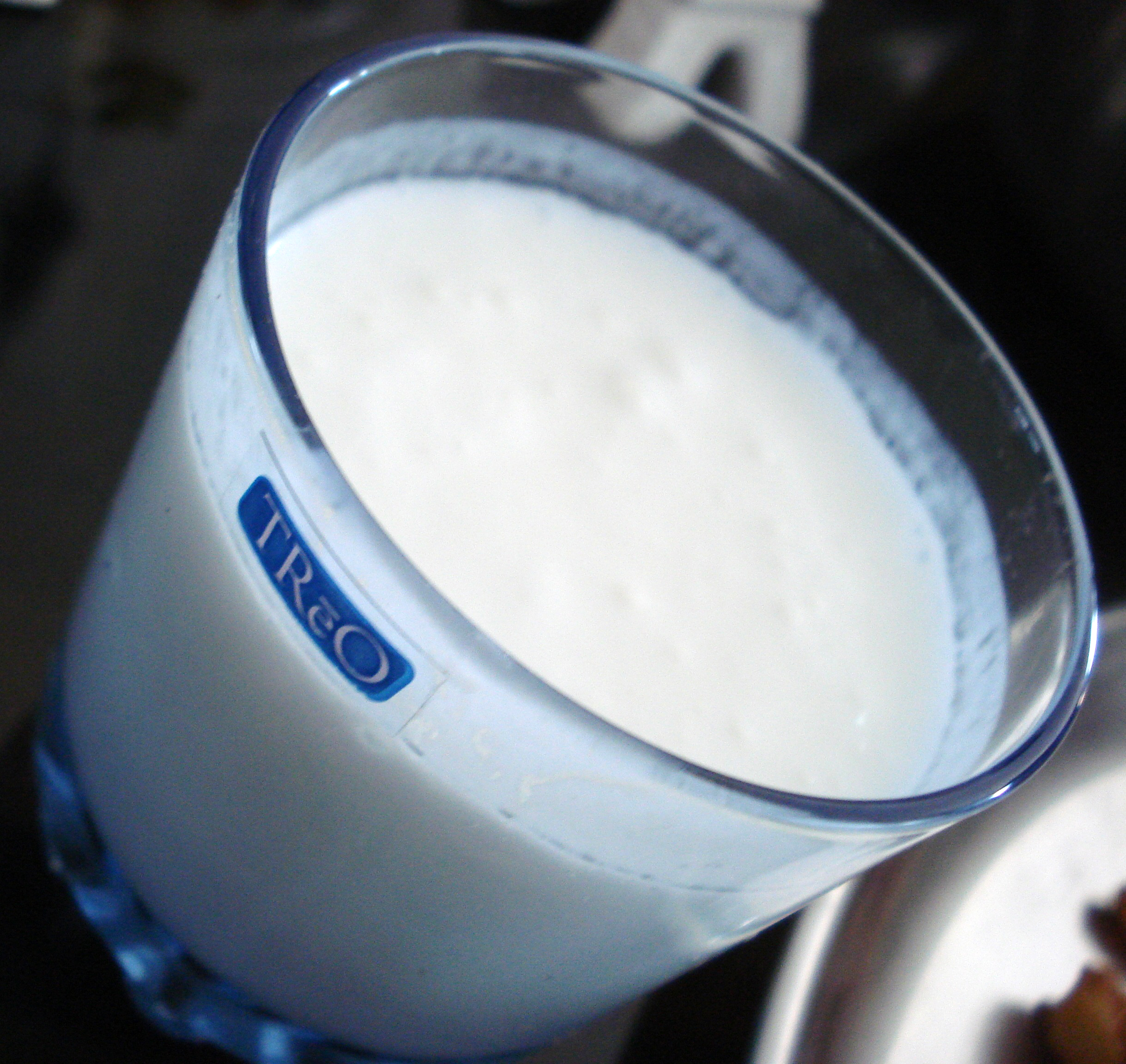 File:Milk glass.jpg - Wikipedia