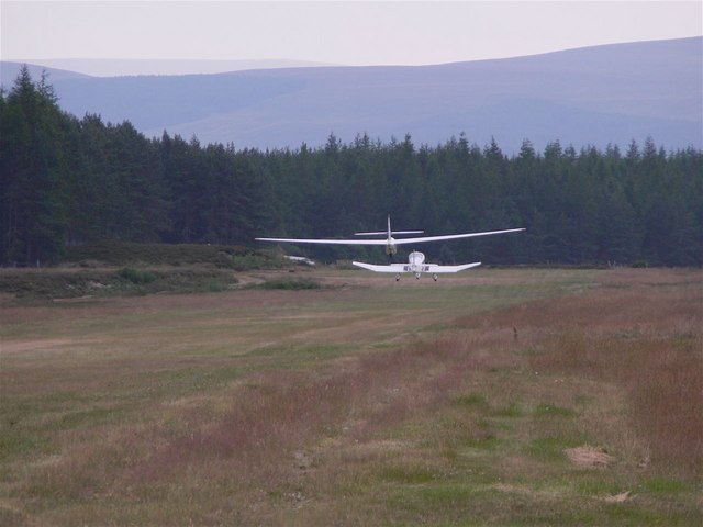 File:Cairngorm Gliding Club - geograph.org.uk - 1134947.jpg