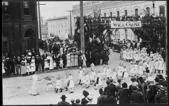 File:Children's parade in Kent, Washington, ca 1910 (MOHAI 5298).jpg