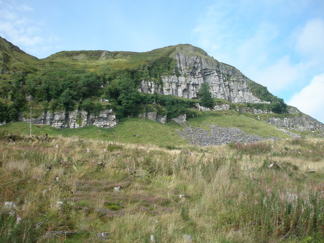 File:Cliff Face of Benaughlin - geograph.org.uk - 1453505.jpg