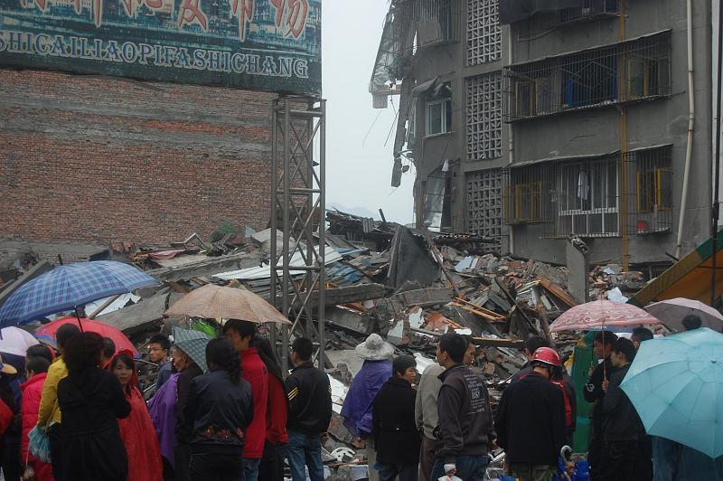 File:Collapsed Building in Dujiangyan - 2008 Sichuan earthquake.jpg