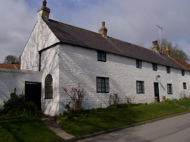 File:Cottage, South Boynton - geograph.org.uk - 1215551.jpg