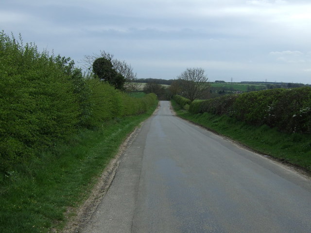 File:Downhill towards Hatcliffe - geograph.org.uk - 3929630.jpg