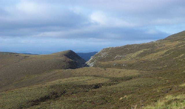 File:Eag an Garbh Coire from northern slopes of Stac na h Iolaire - geograph.org.uk - 121629 (cropped).jpg