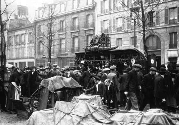 File:Foire à la Ferraille, Paris, 1914 (2).jpg