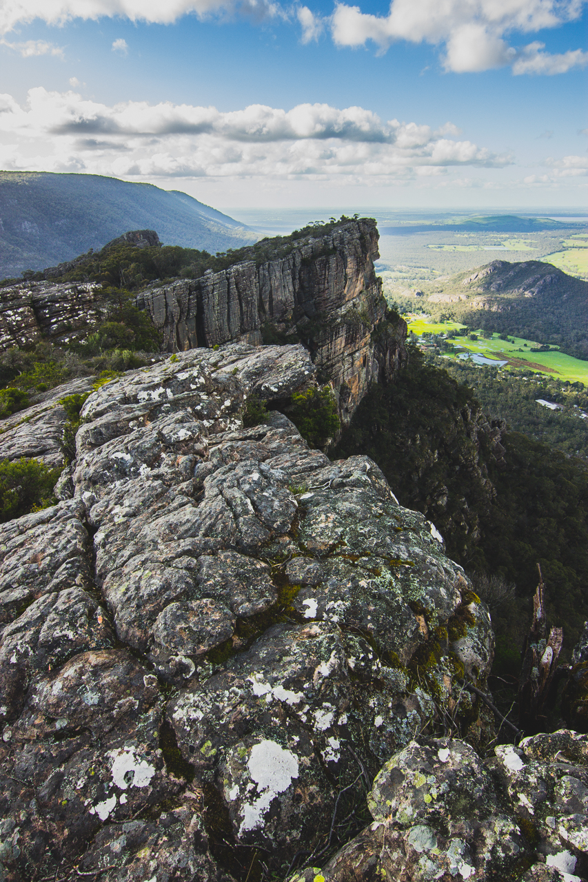 https://upload.wikimedia.org/wikipedia/commons/c/ce/Grampians.jpg