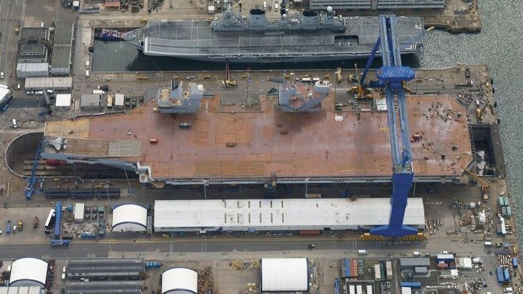 File:HMS Queen Elizabeth alongside HMS Illustrious.jpg