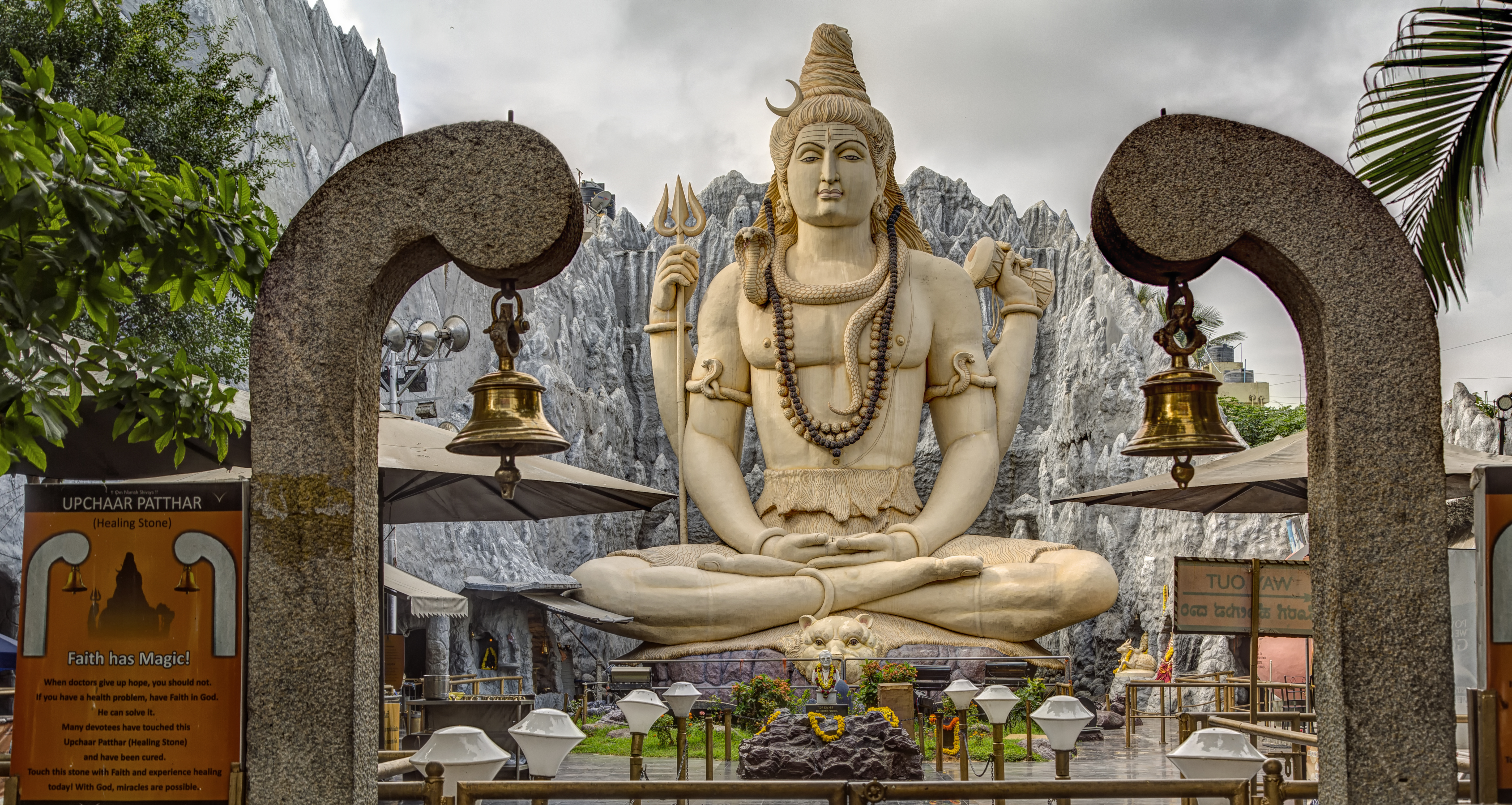 Шива непал. Храм Шивы Бангалор. Шива Темпл. Shivoham Shiva Temple. Шива Темпл Бангалор.