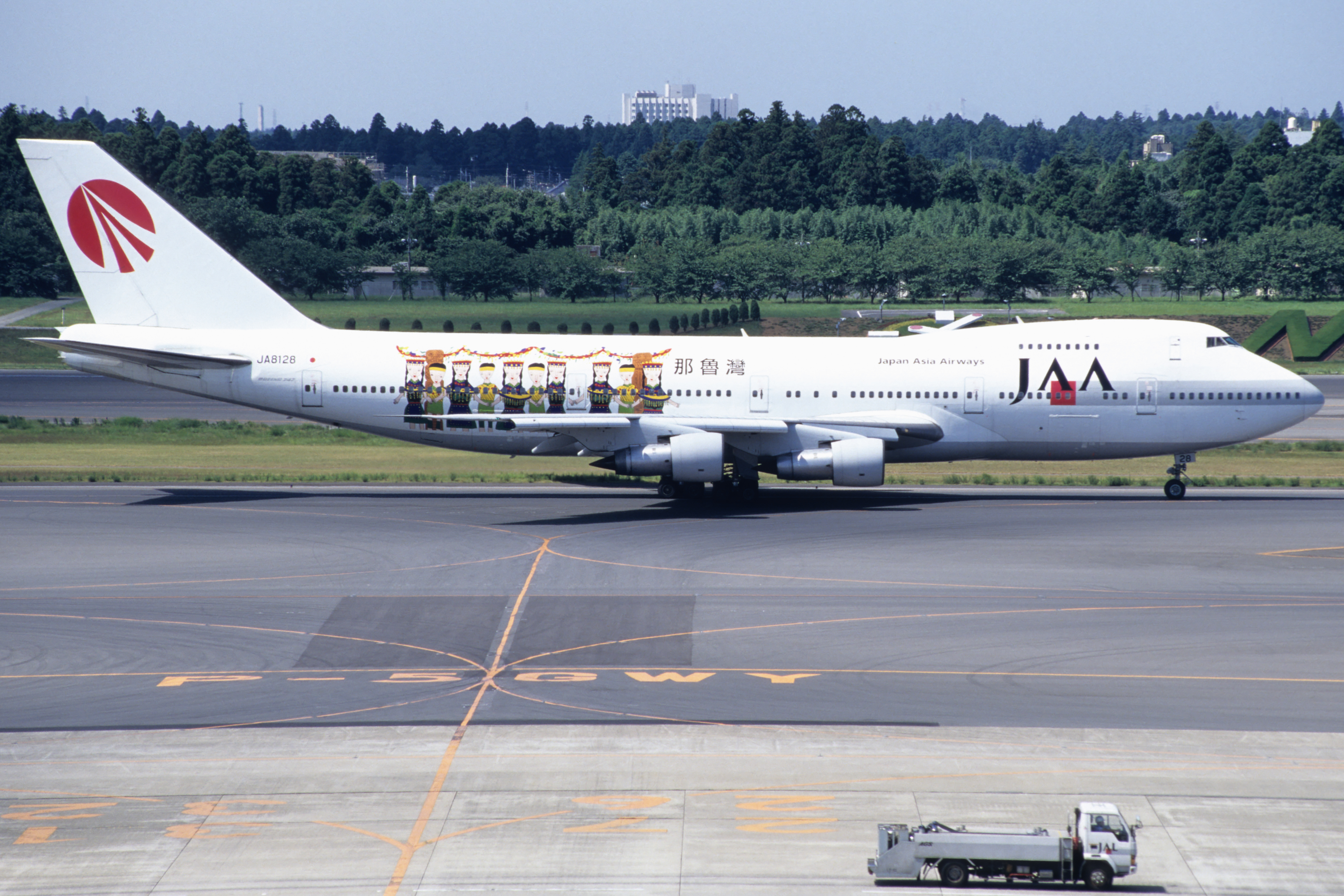File:Japan Asia Airways Boeing 747-146 (JA8128 21209 259