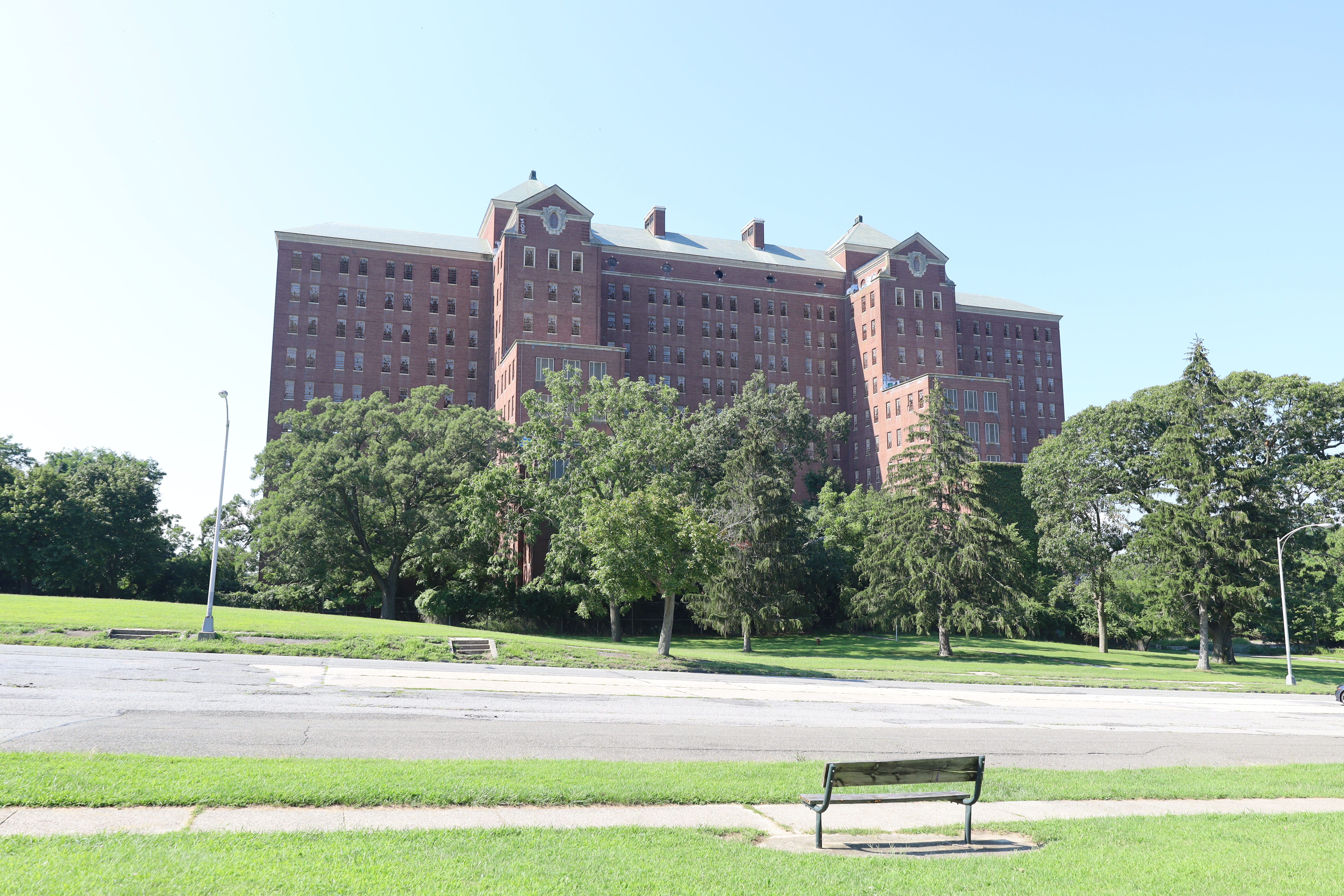 King s park day. Клиника Кингс парк Нью-Йорк. Кингс парк больница. Kings Park Psychiatric Center, New York, USA. New York State Psychiatric Institute.