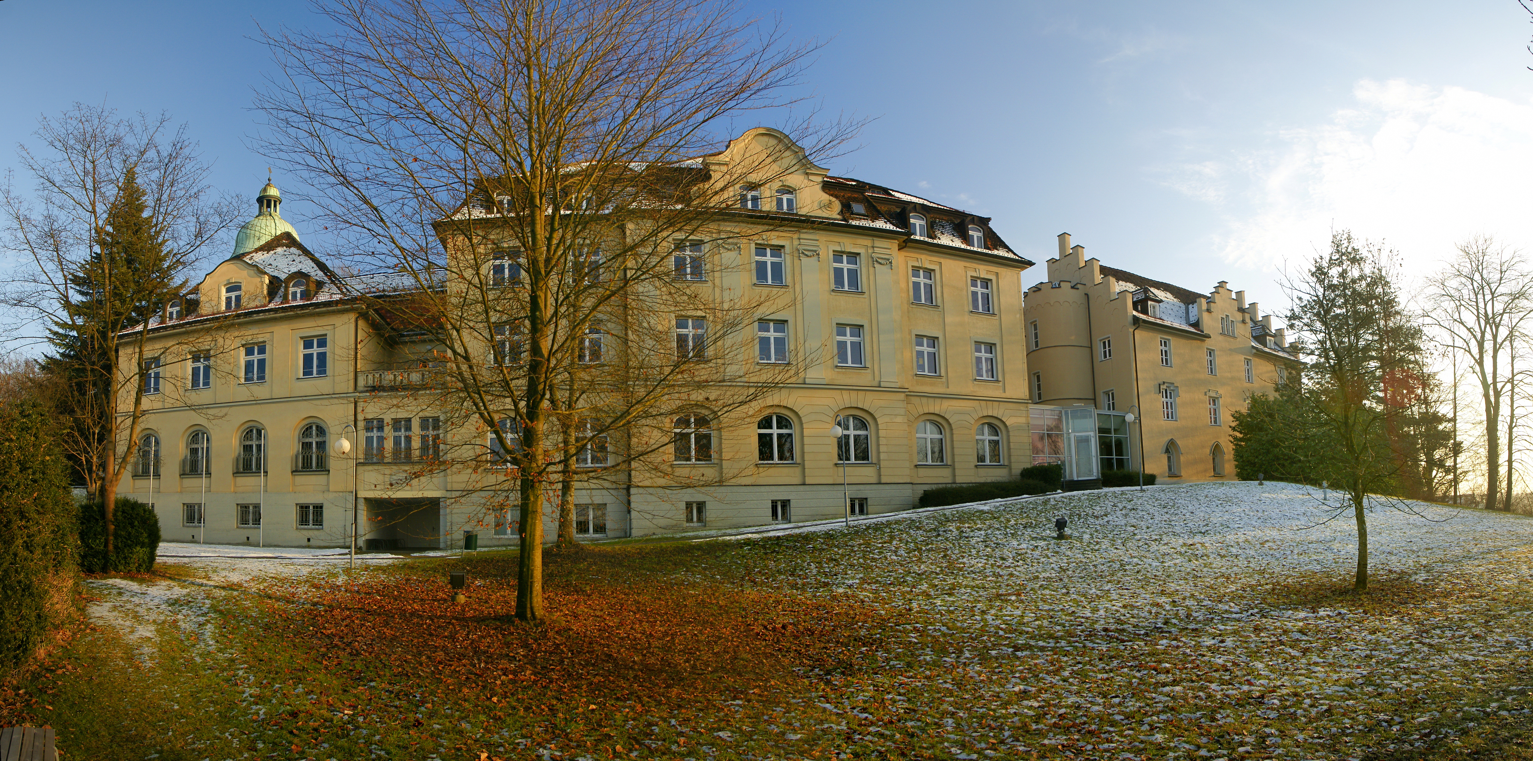 Frontalansicht der Bibliothek