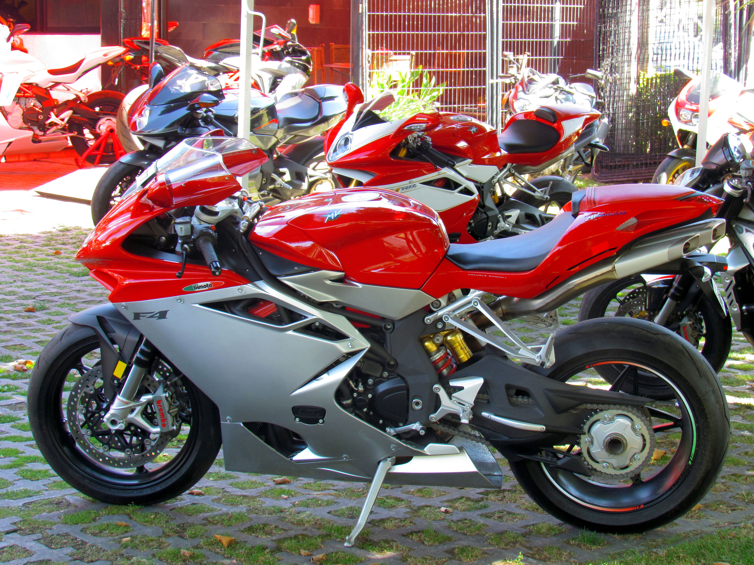 MV Agusta цвет хаки