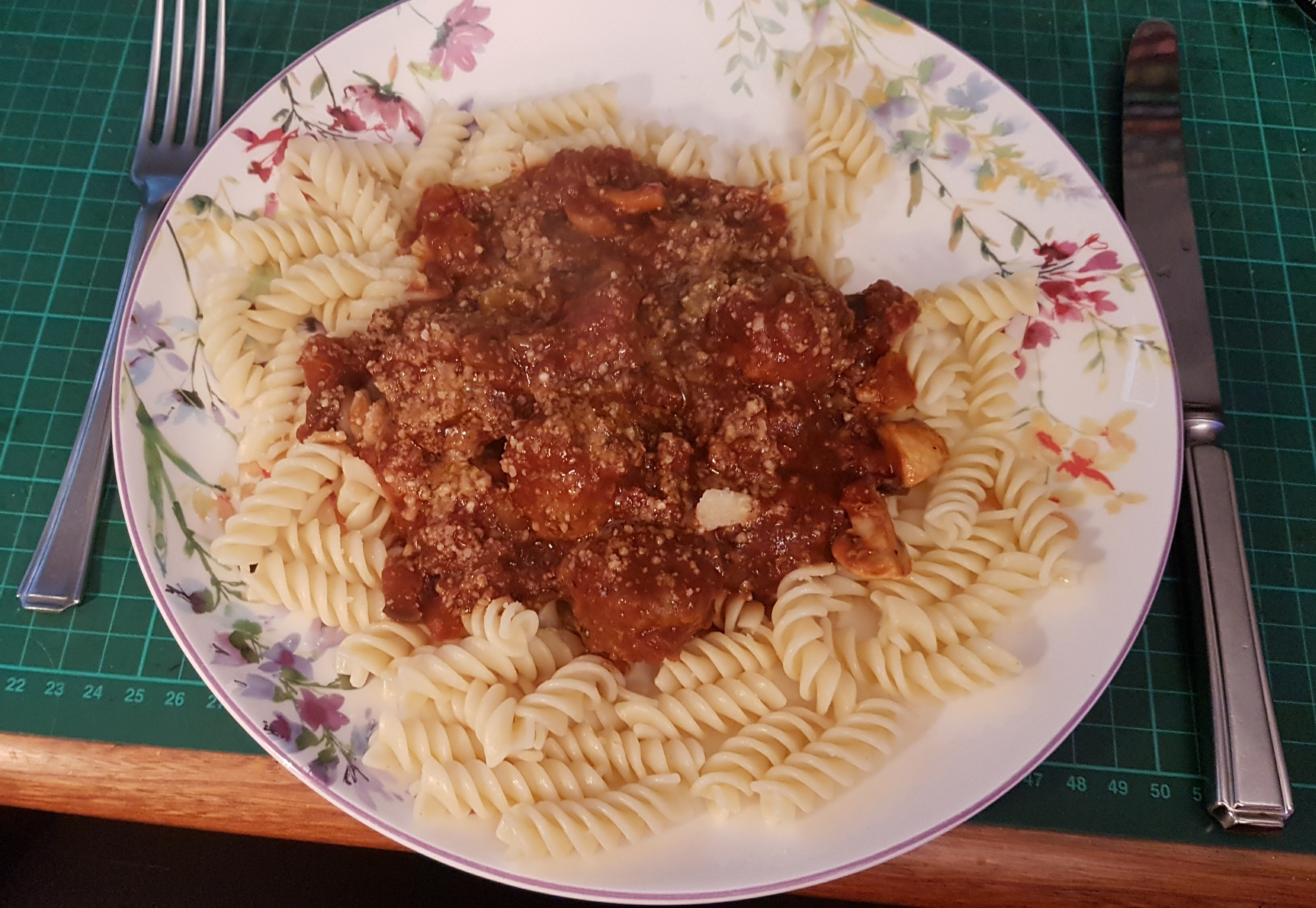 File:Meatballs with mushrooms in a tomato sauce with fusilli pasta - 03 01  2020 (49335211836).png - Wikimedia Commons