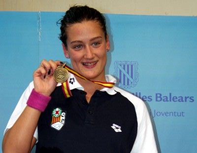 Mireia Belmonte amb la medalla d'or dels 200 m estils, en el Campionat Europeu de Natació de 2008