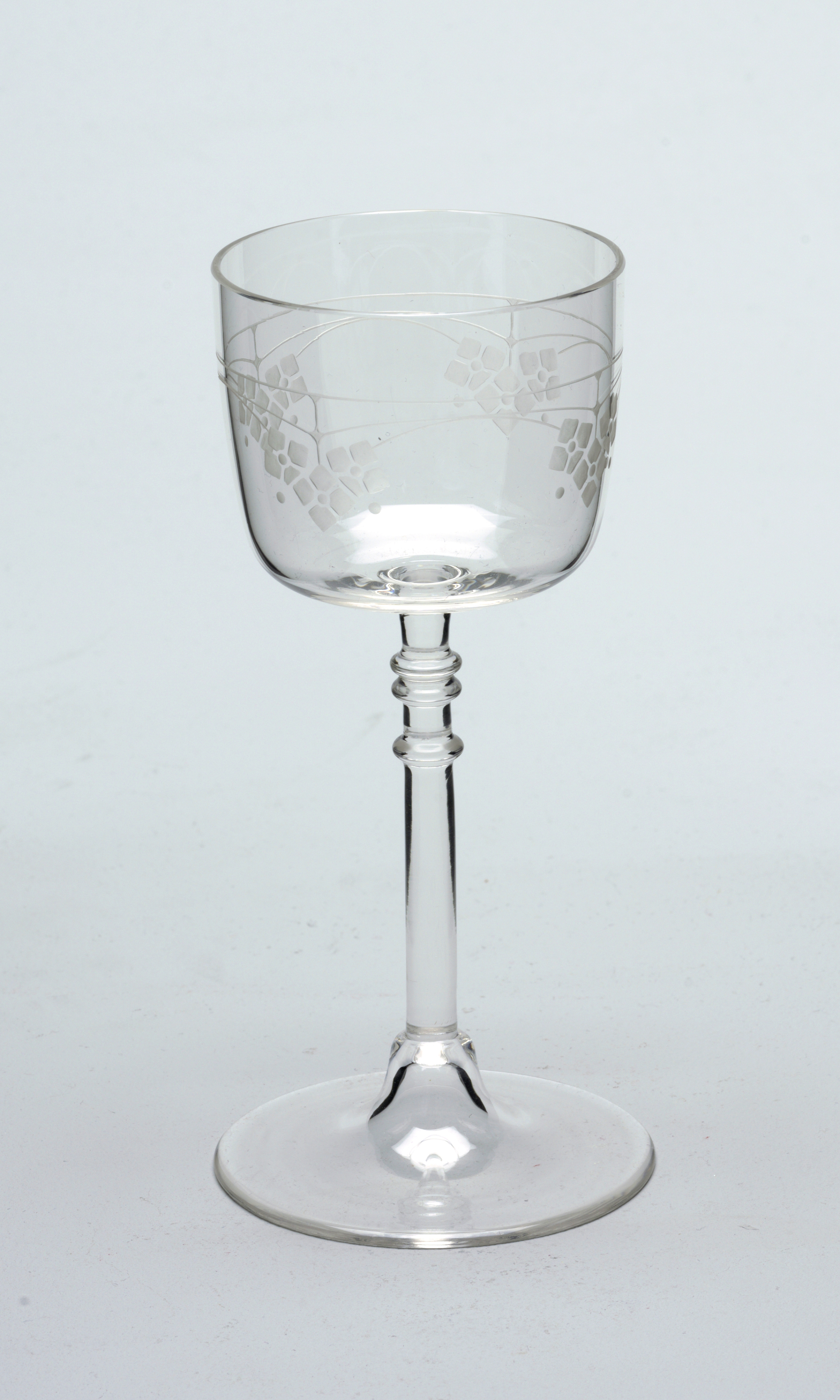 https://upload.wikimedia.org/wikipedia/commons/c/ce/No._222_White_Wine_Glass%2C_1905_%28CH_18731873%29.jpg