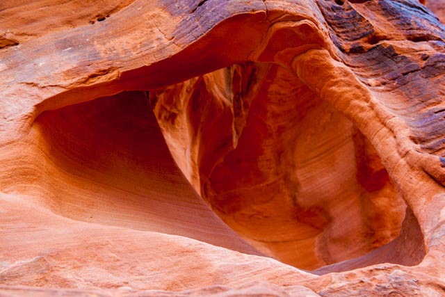 File:One of many arches or windows in the Valley of Fire (8286979204).jpg