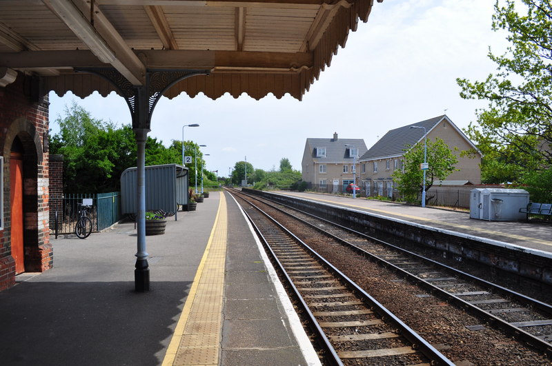 File:Oulton Broad North Railway Station - geograph.org.uk - 1883558.jpg