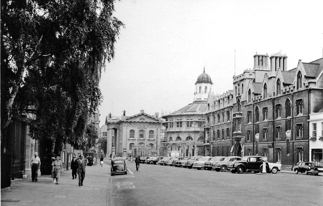 File:Oxford Broad St view east to Clarendon Building and Sheldonian Theatre 2024682 3f838680.jpg