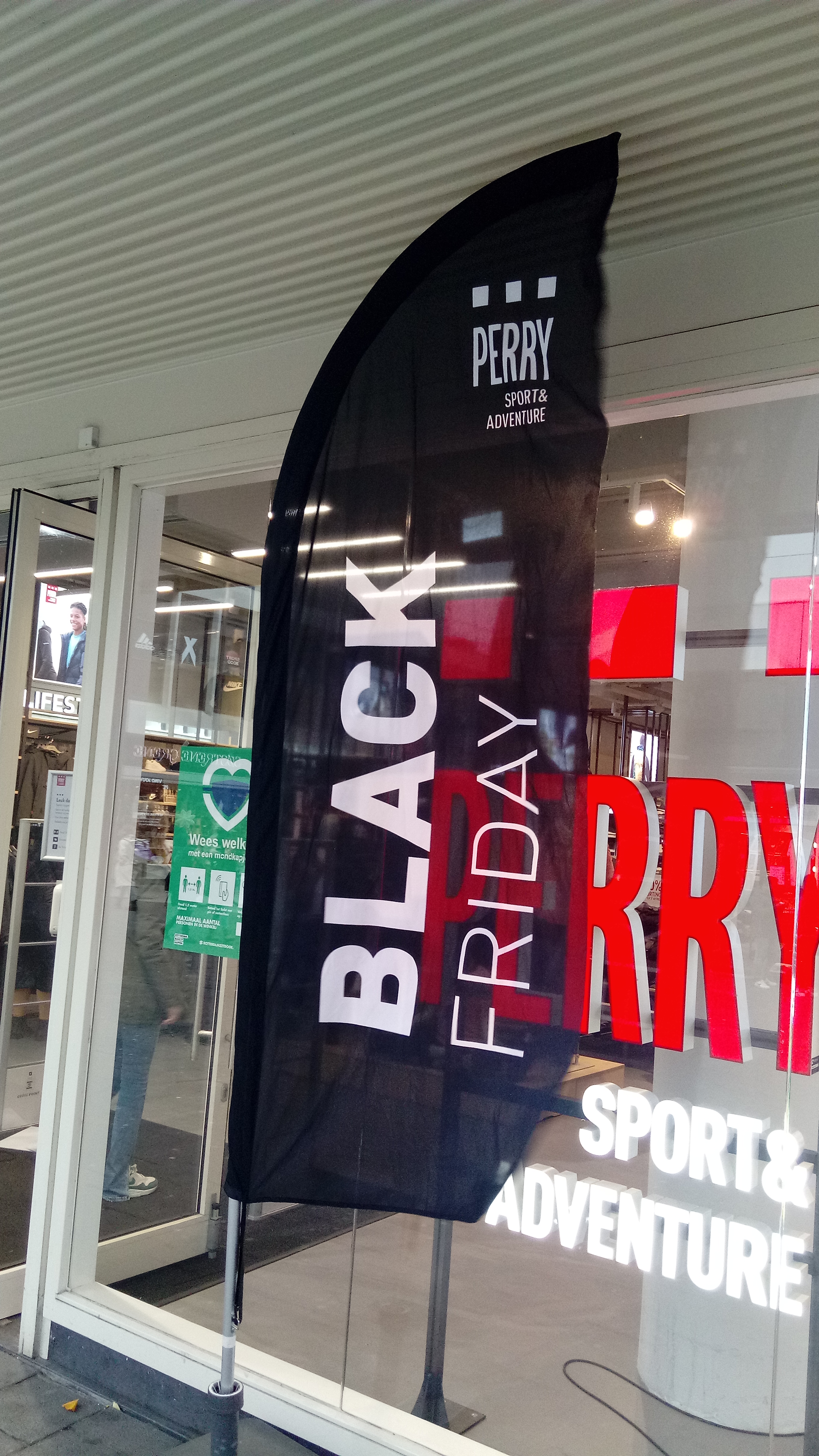 File:Perry Black Friday banner, Rotterdam-Centrum, Rotterdam (2020) 01.jpg  - Wikimedia Commons
