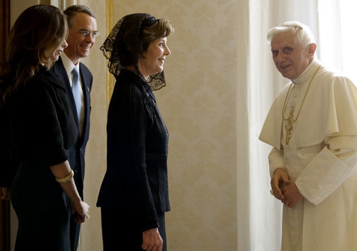 File:Pope Benedict XVI with Laura Bush and Barbara Bush.jpg