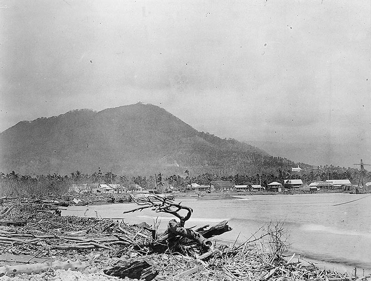 https://upload.wikimedia.org/wikipedia/commons/c/ce/Samoan_crisis_Apia_beach.jpg