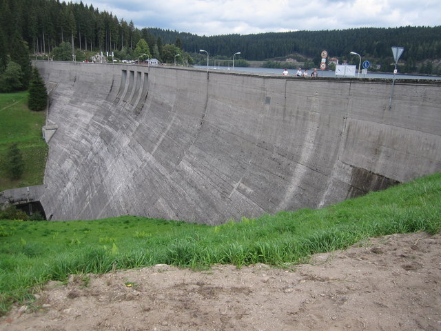 File:Schluchsee - the dam wall - geo.hlipp.de - 21412.jpg