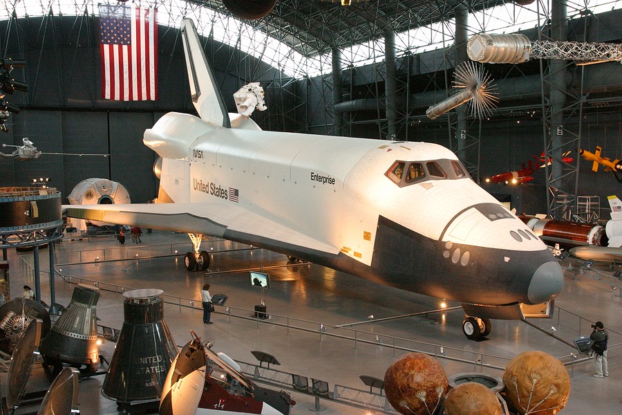 Space_Shuttle_Enterprise_at_Udvar-Hazy_Center.jpg