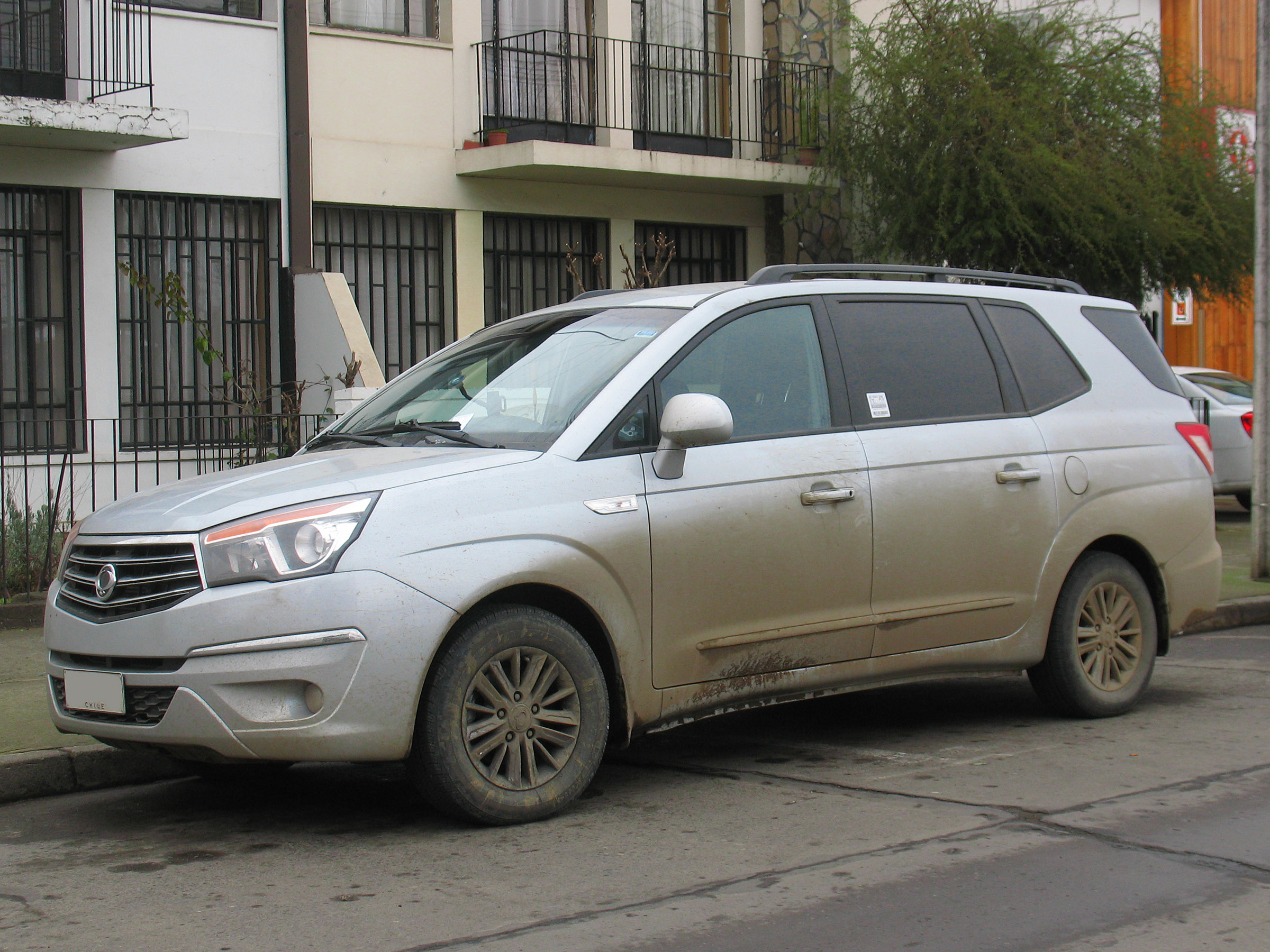 [Immagine: Ssangyong_Stavic_2.0_XDi_2013_(10077281953).jpg]