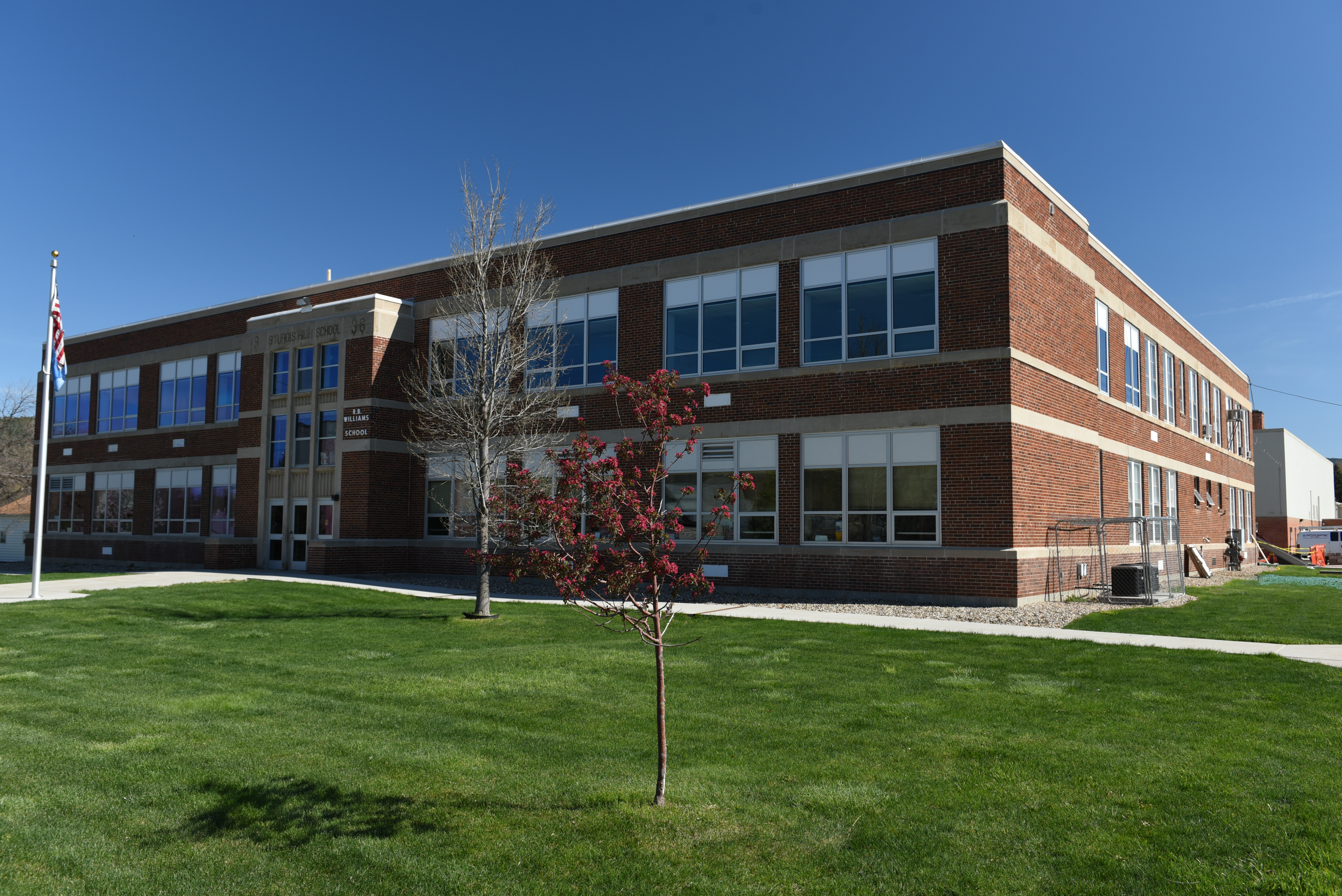 Средняя школа в сша. Средняя школа Middle School. Стерджис Южная Дакота. Школа Нидерланды Middle School. Школа в Южной Дакоте.