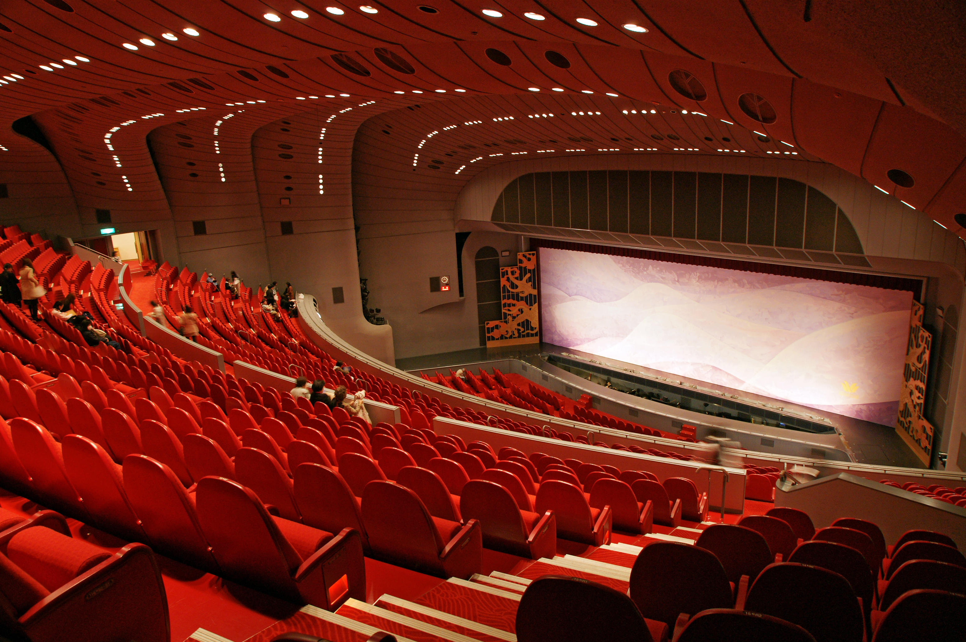 ファイル:Takarazuka Grand Theater05s4s3104.jpg - Wikipedia