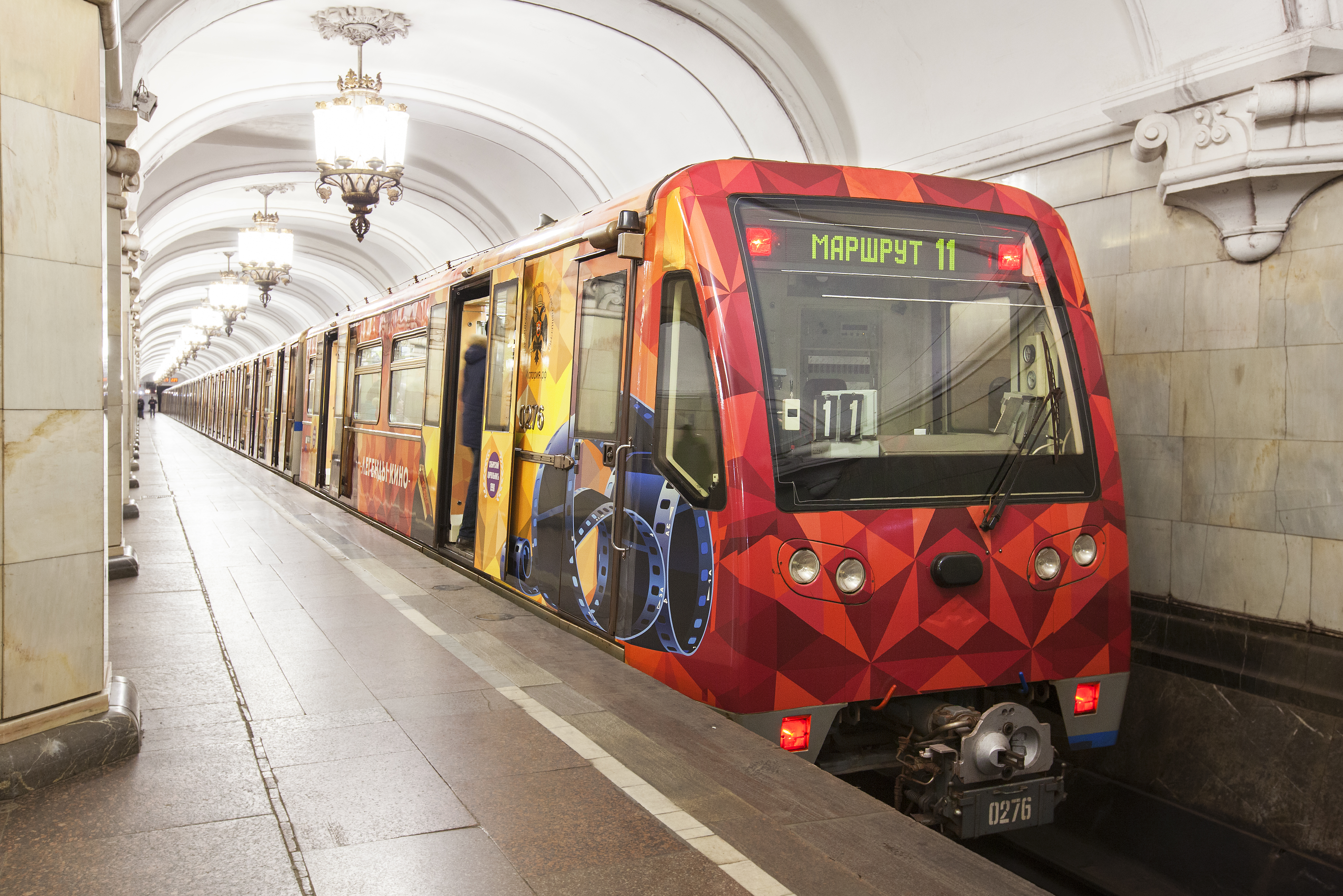 Московский поезд. Именные поезда Московского метрополитена Русич. Именные Метропоезд Московского метрополитена. Именные поезда Московского метрополитена Кольцевая линия. Метро Русич именной.