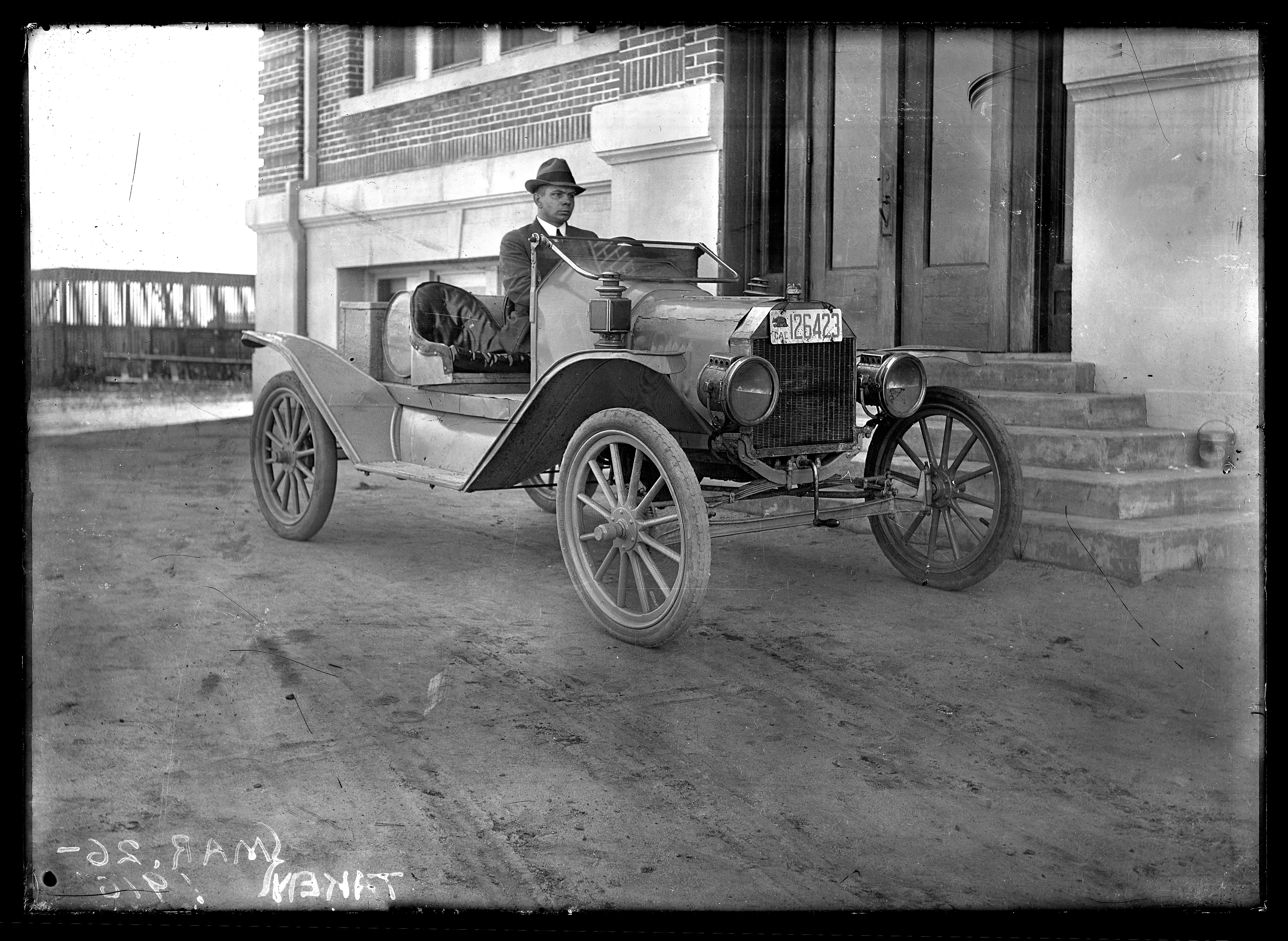 Машинки 19 века. 1910 Model t Ford. Ford model t 1916. Форд т 20 век. Форд в начале 20 века.