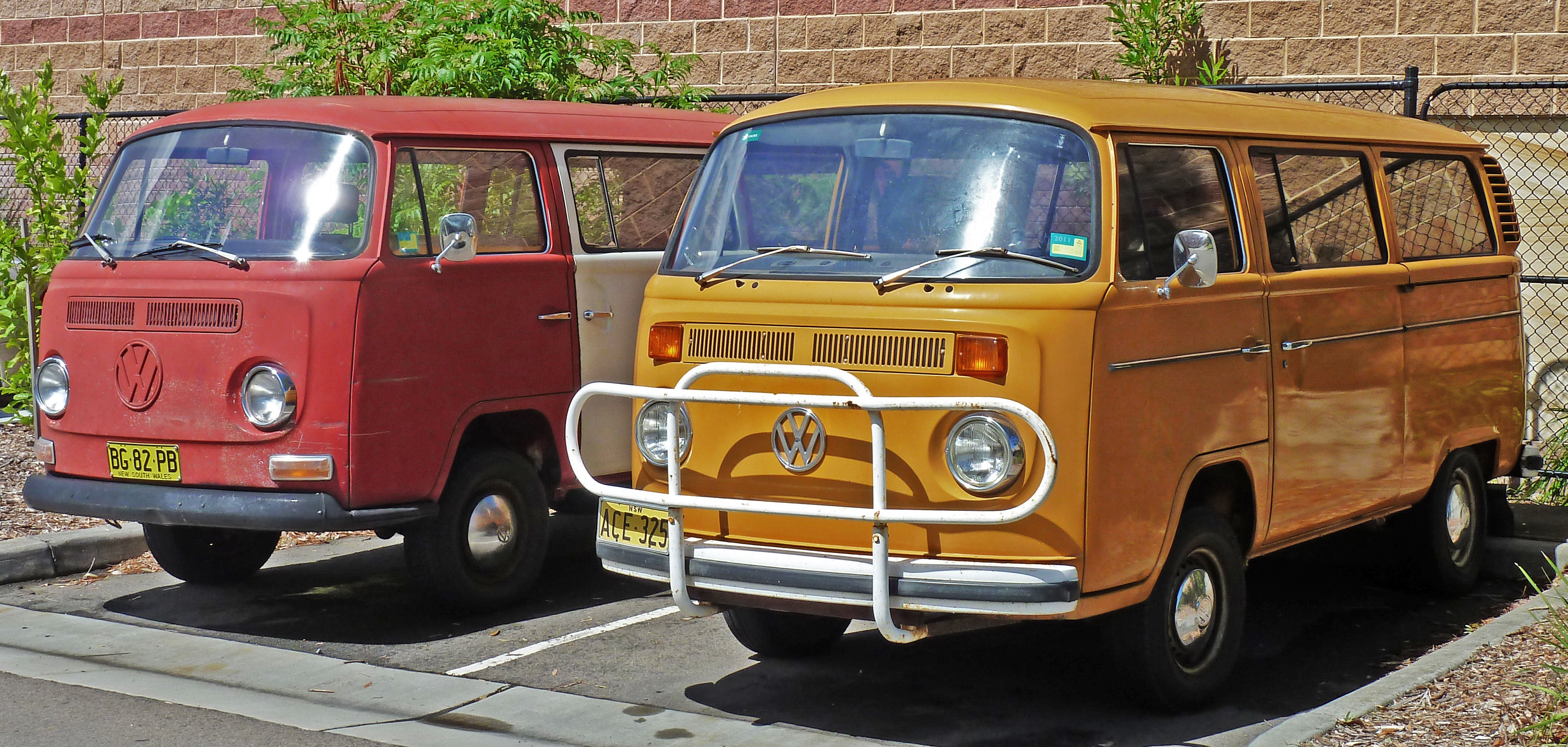 CC Twofer/QOTD: 1965 & 1977 Volkswagen Type 2 Transporter – The T1/T2  Kombilemma - Curbside Classic