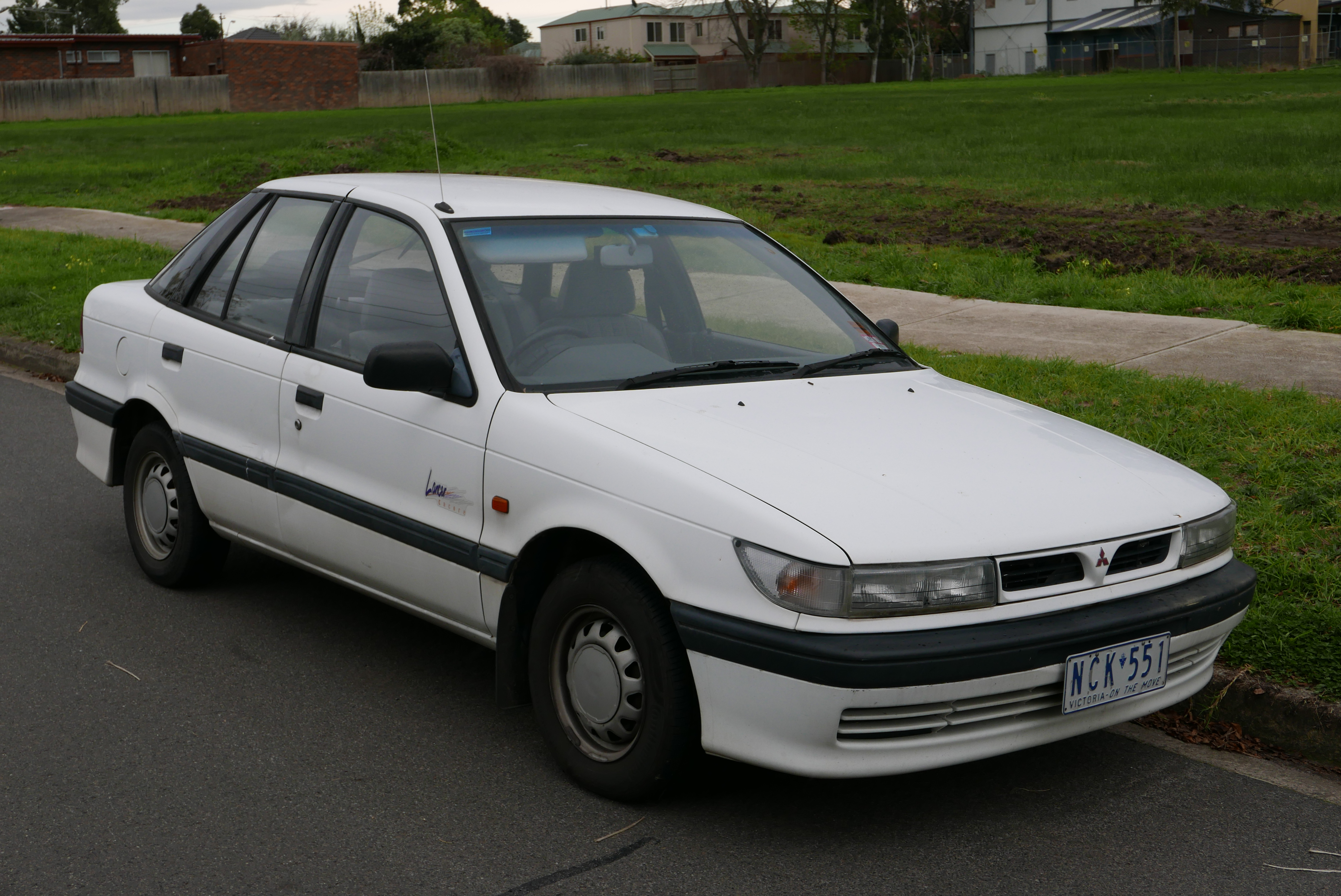 Mitsubishi 1994. Mitsubishi Lancer 1988. Mitsubishi Lancer 5 1988 год. Мицубиси Лансер 1988. Мицубиси Лансер 1988 года.