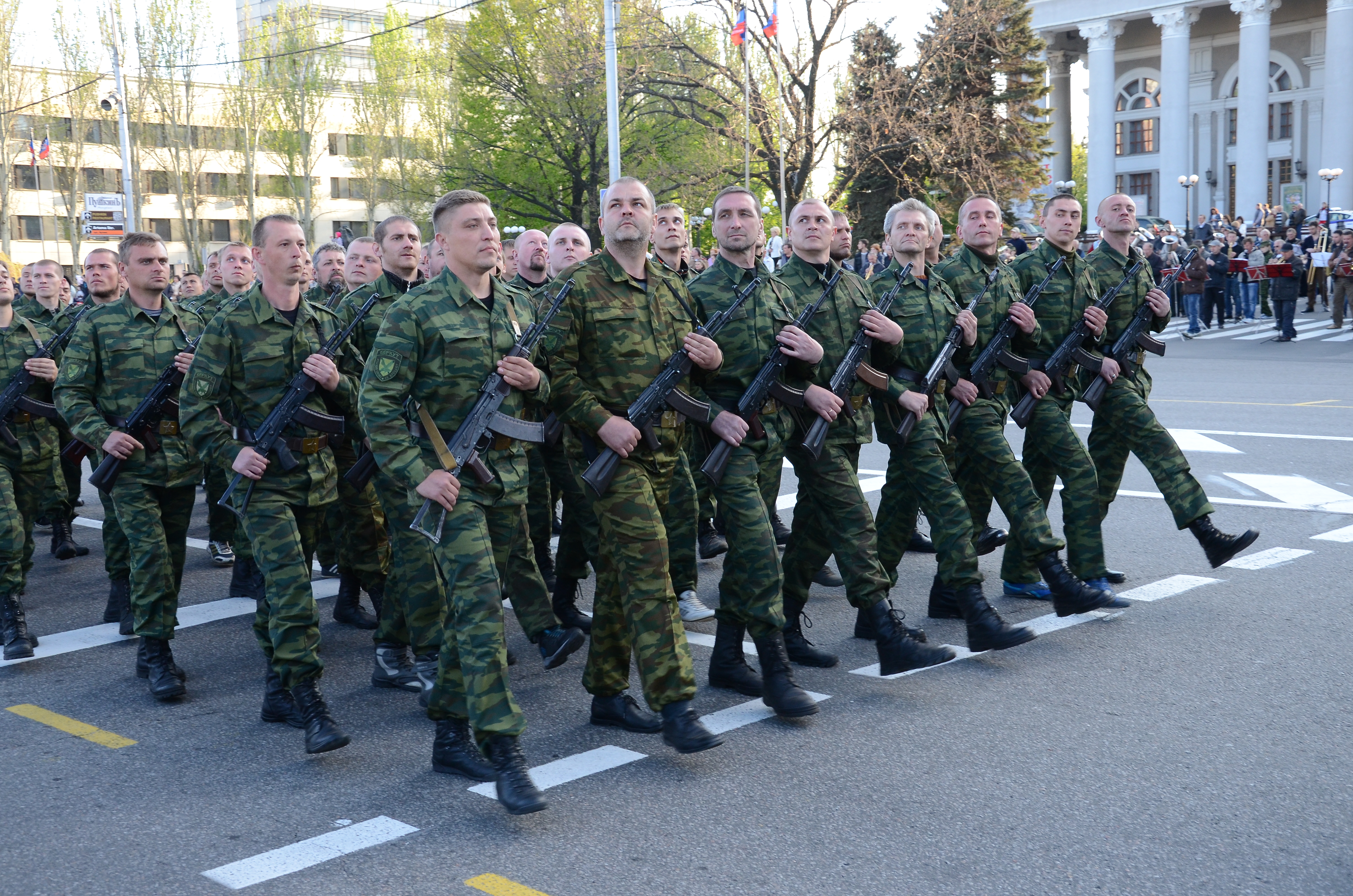 Донецкое войско. Армия Донецка. Донецк войска. Парад армии ДНР. Форма Донецкой армии.