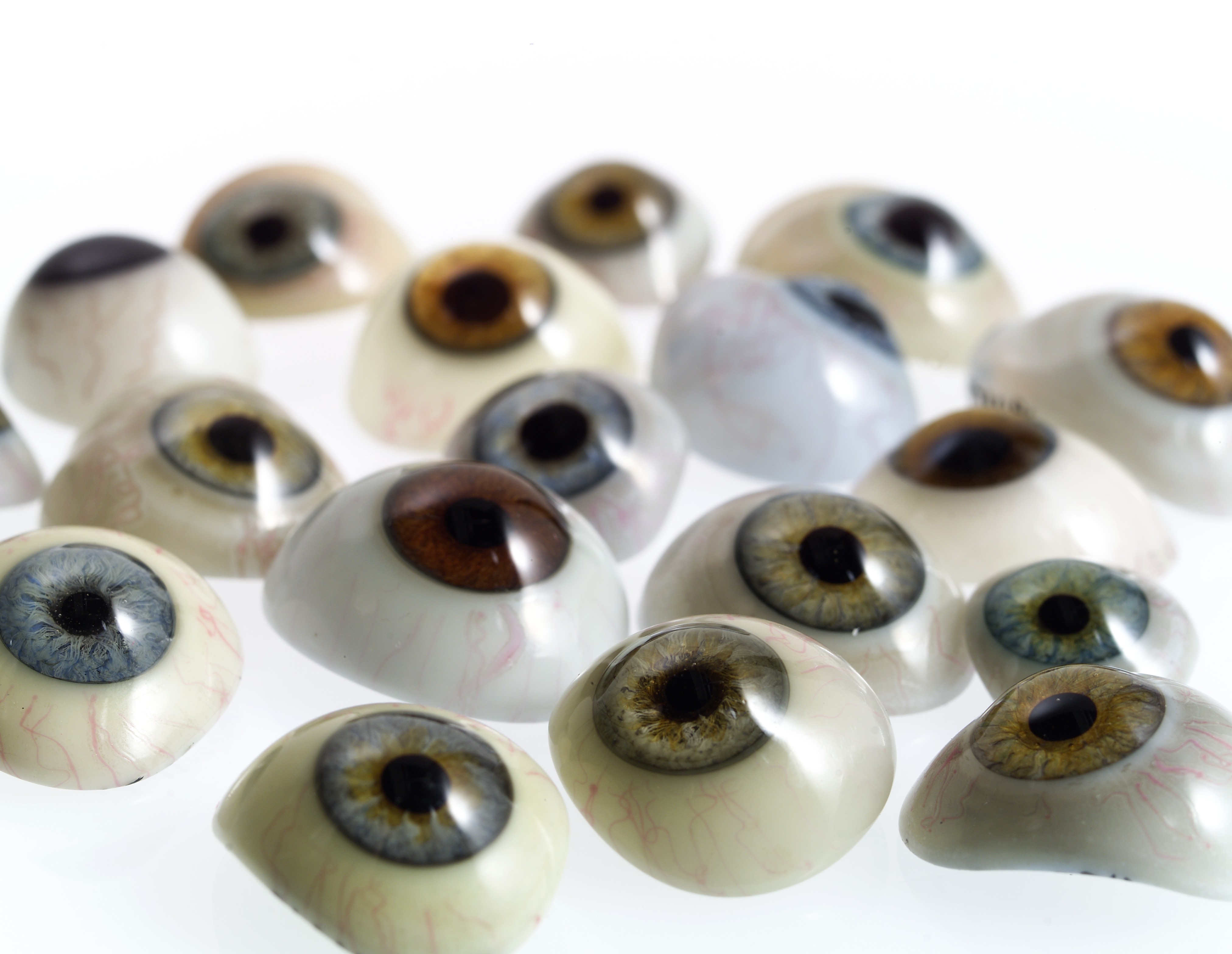 File:A selection of glass eyes from an opticians glas eye case
