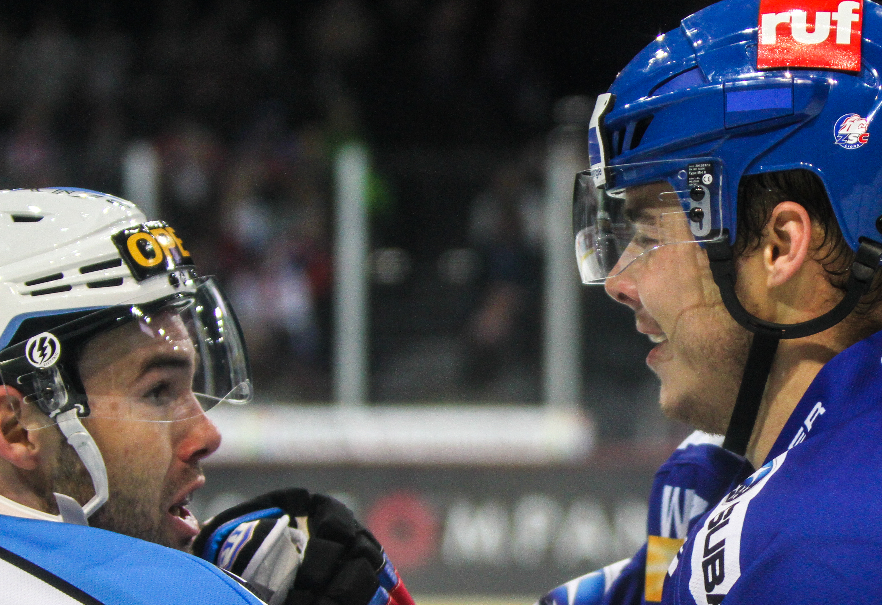 Ice brown. Дастин Браун хоккеист. Дастин Земмельрогге. Frank Braun Ice Hockey. Дастин автомобиль фото.