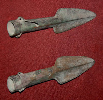 Shang dynasty bronze spearheads