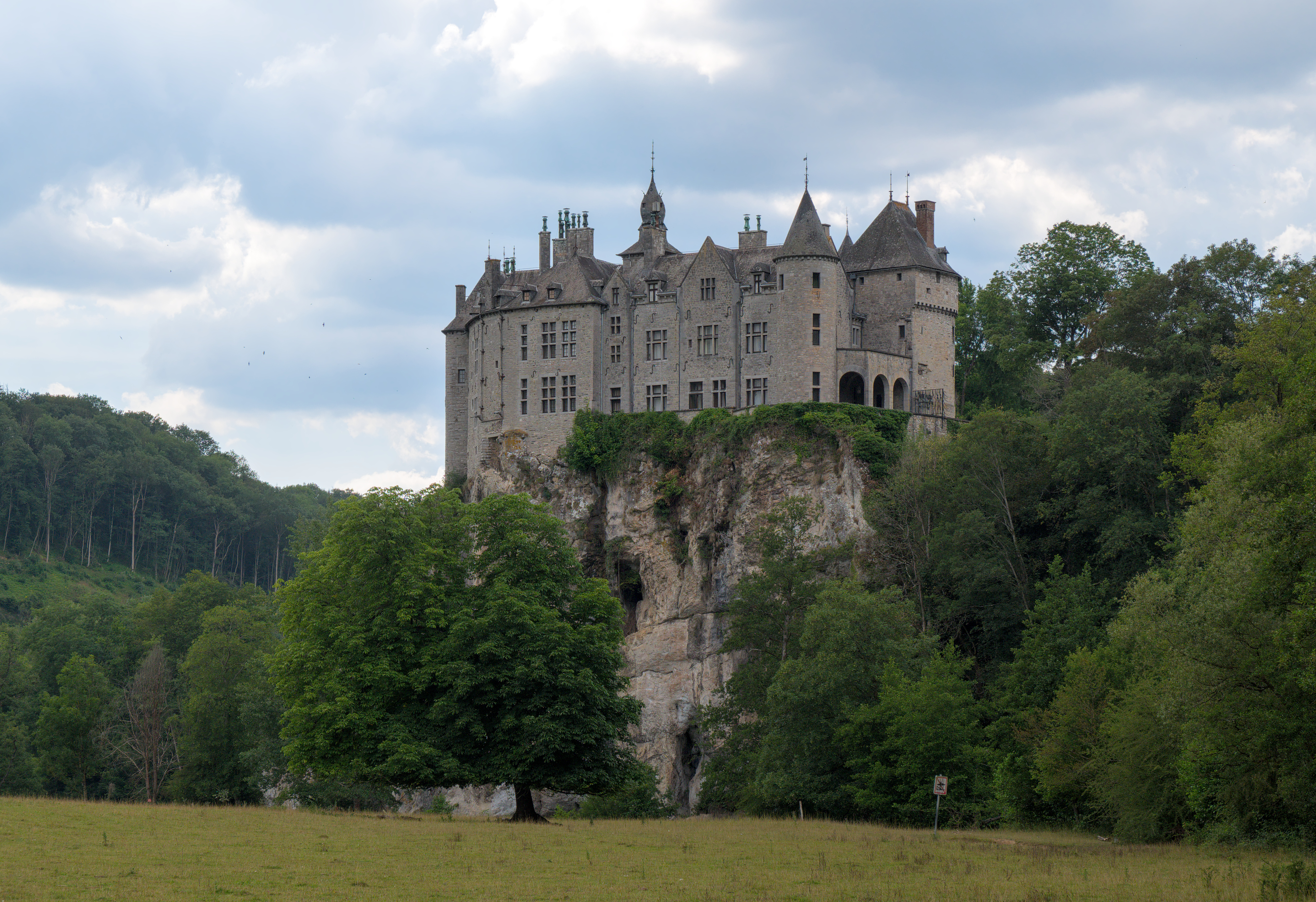 Castle wiki. Замок Вальзен, Бельгия. Замок Стерксхоф Бельгия. Замок Намюр Бельгия. Целлер (замок, Бельгия).