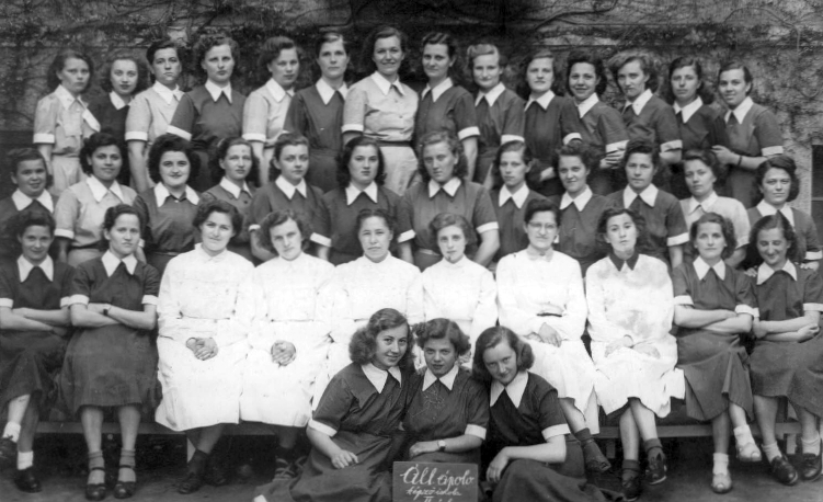 File:Class photo, nurse Fortepan 23228.jpg