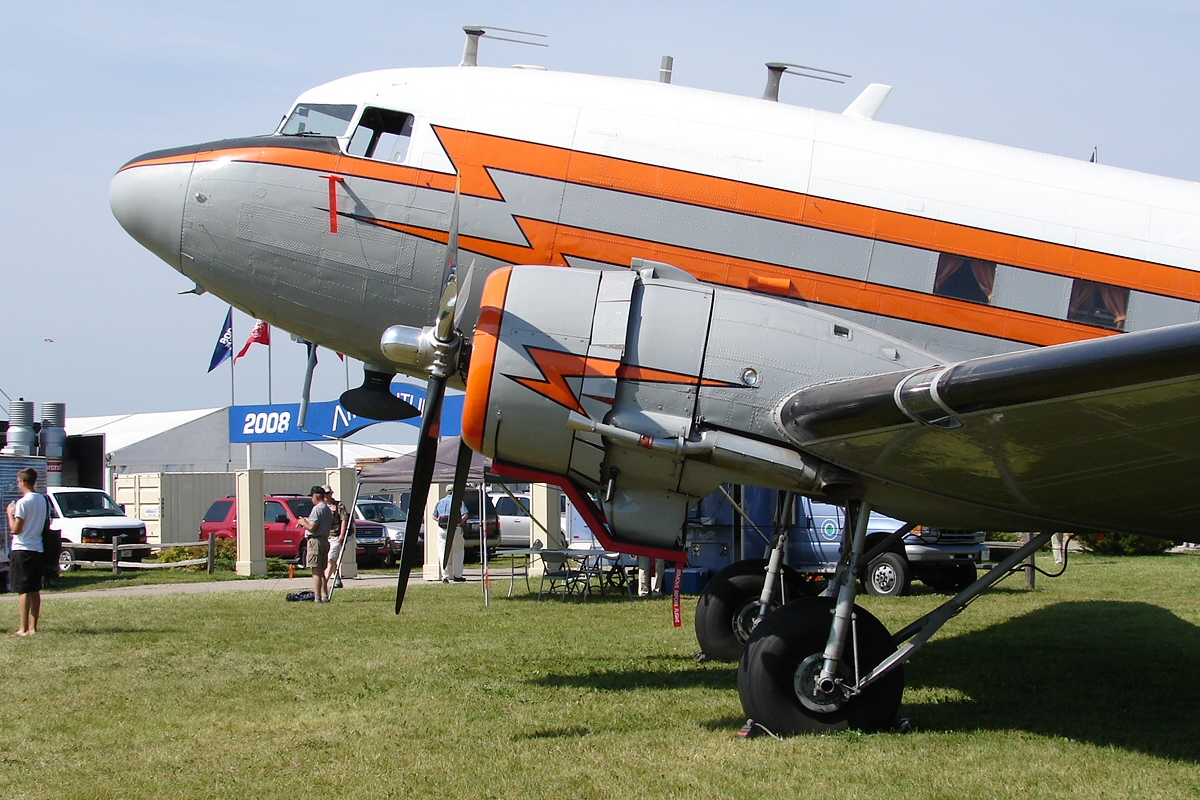 FAA DC-3 (2760592010).jpg