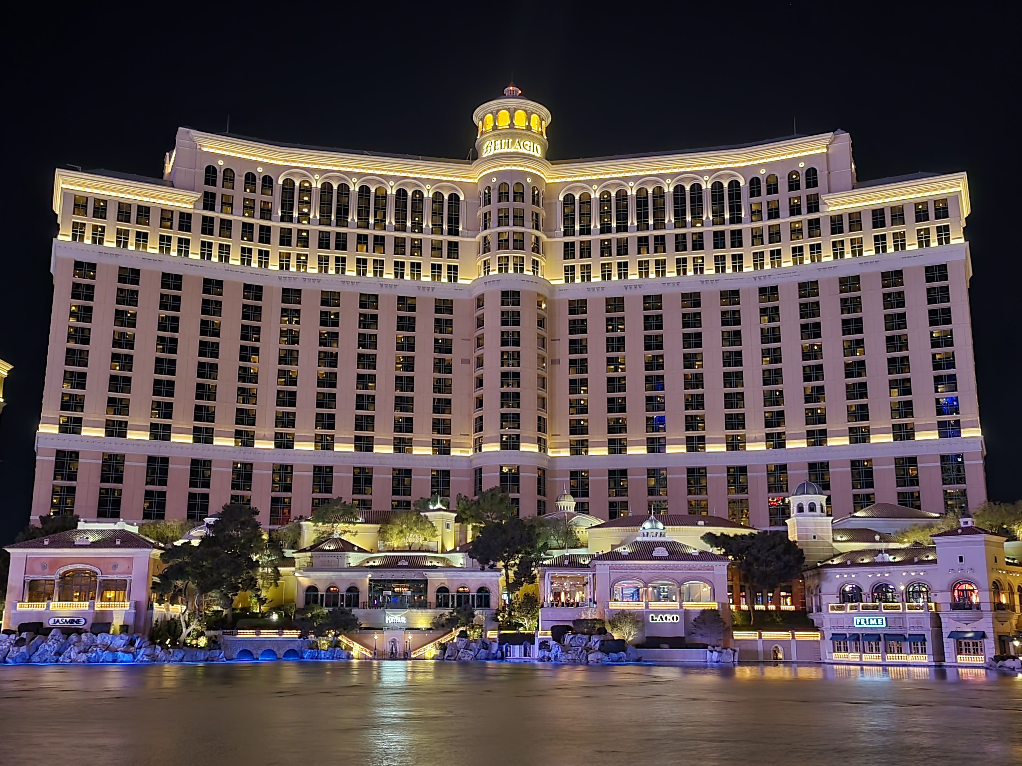 File:Shops in the Bellagio casino, Las Vegas.jpg - Wikipedia