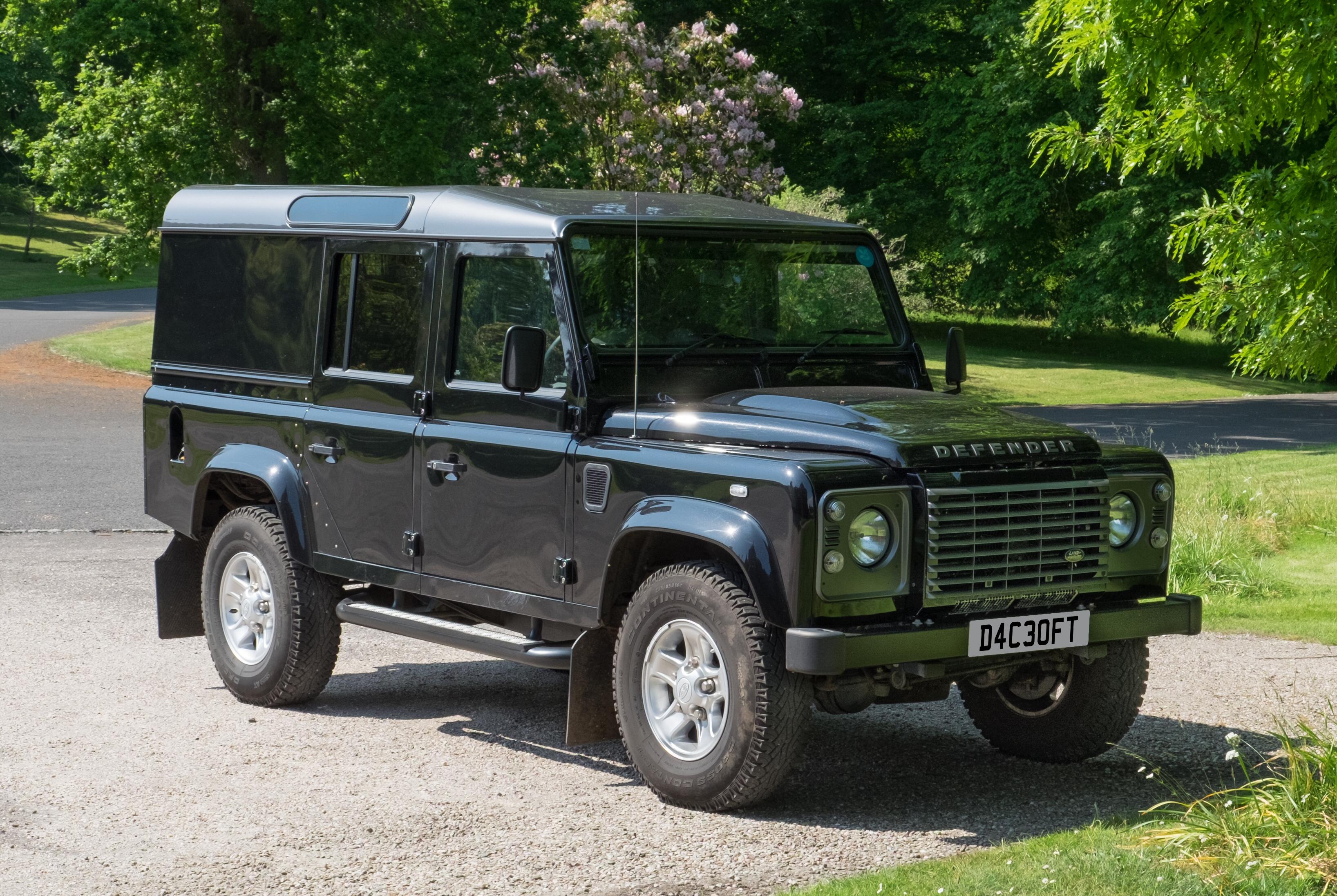 File:Land Rover Defender 110 XS TD DC 2015 - front.jpg Wikimedia Commons