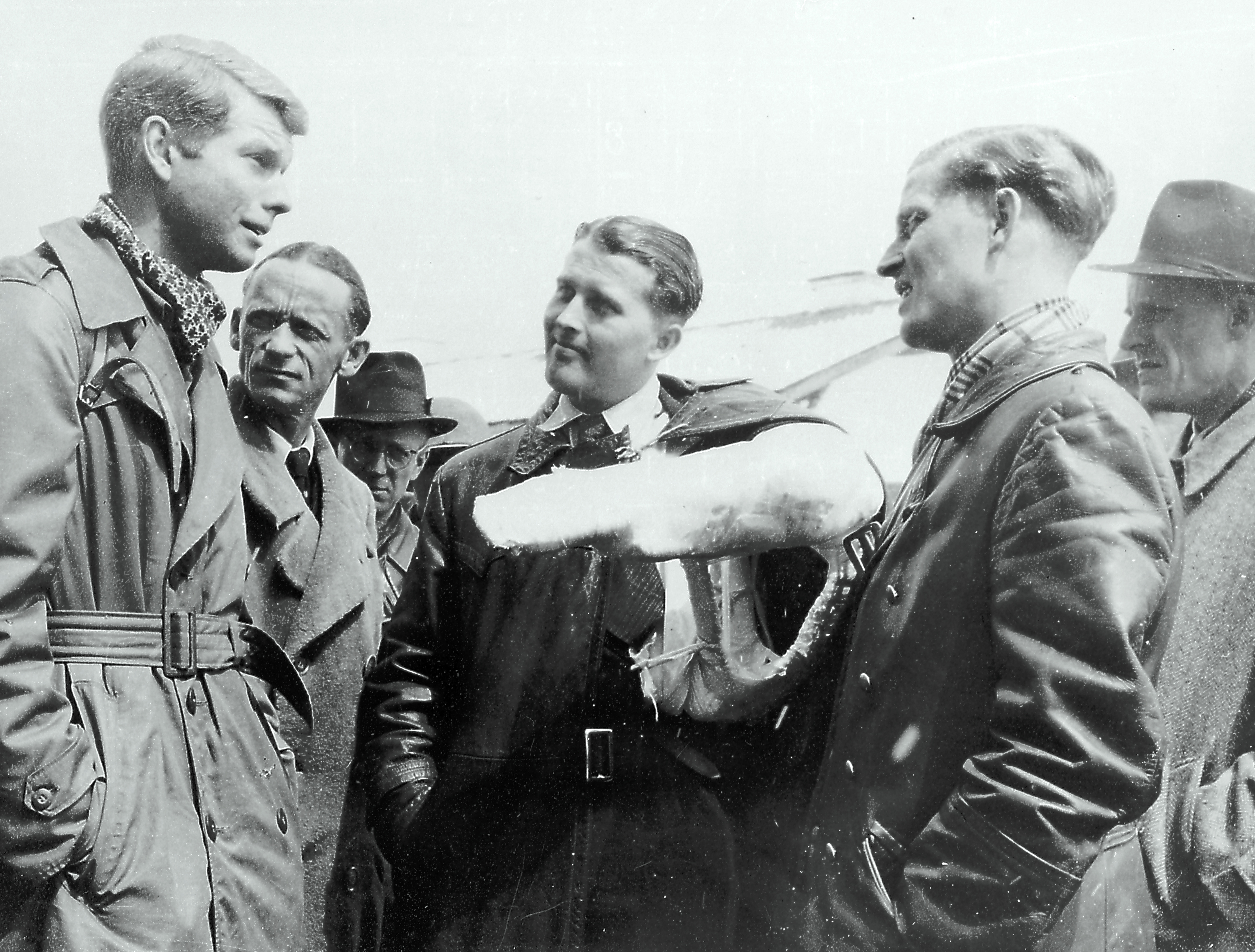 Magnus (second from right) and his brother Wernher (center)