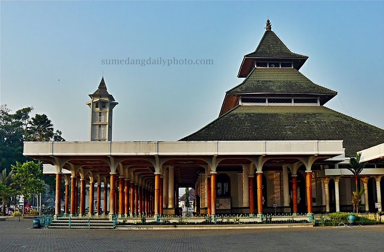 File:Mesjid Agung Sumedang - panoramio.jpg